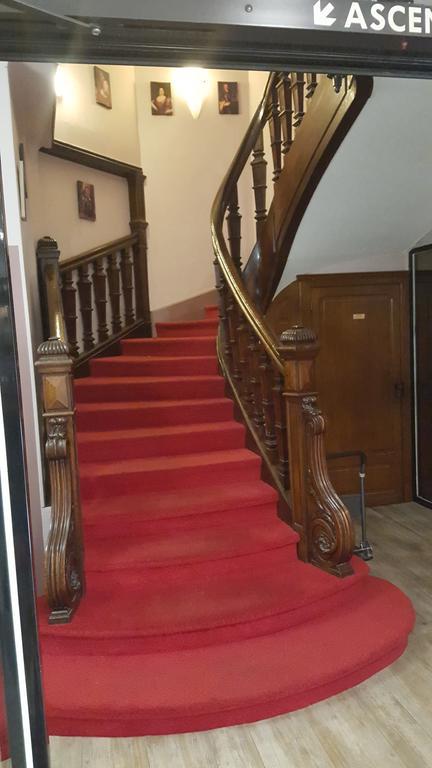 Logis Hotel Des Bourbons Montlucon Bagian luar foto
