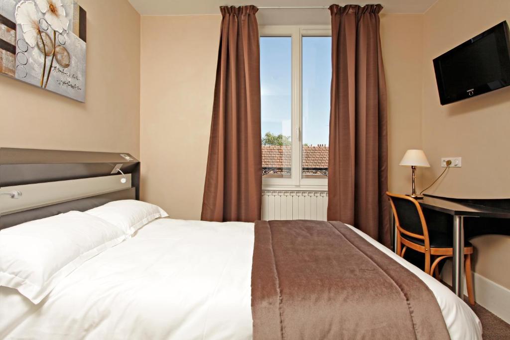 Logis Hotel Des Bourbons Montlucon Ruang foto