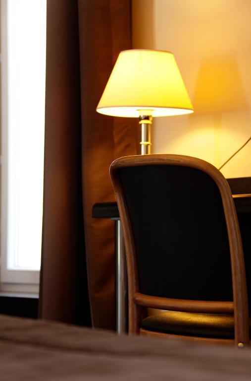 Logis Hotel Des Bourbons Montlucon Ruang foto