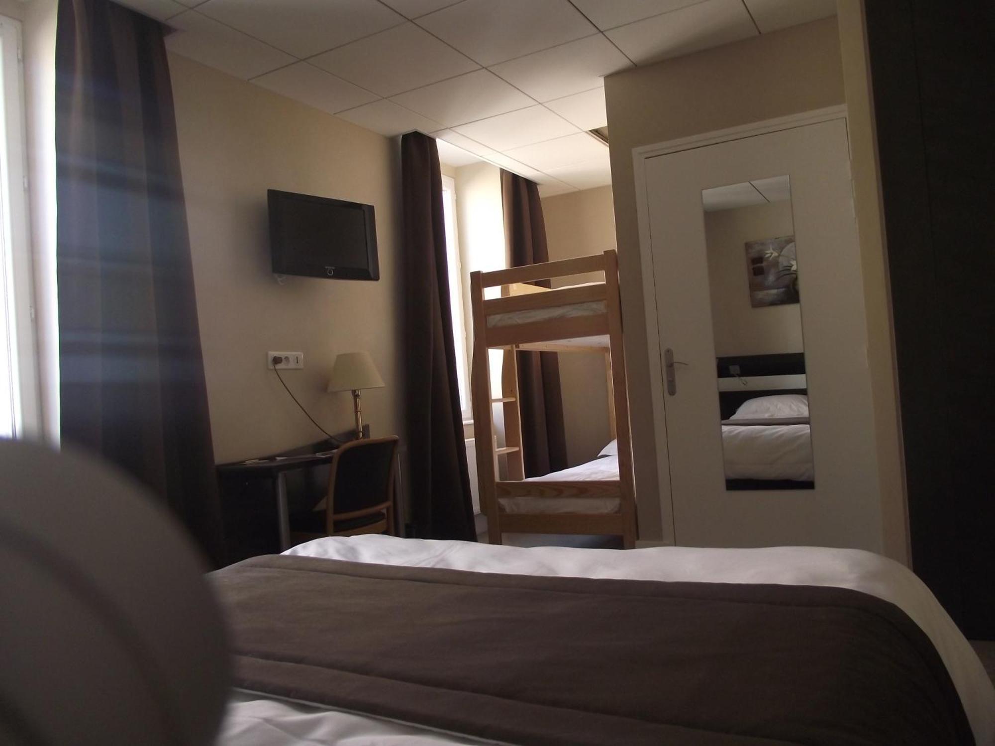 Logis Hotel Des Bourbons Montlucon Bagian luar foto