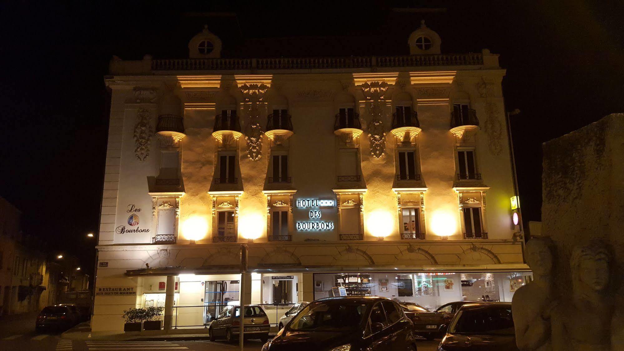 Logis Hotel Des Bourbons Montlucon Bagian luar foto